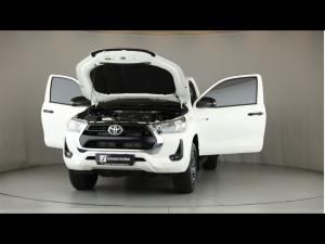 Toyota Hilux 2.4GD-6 single cab Raider manual - Image 28