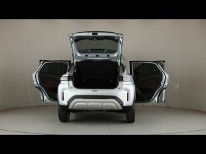 Toyota Starlet Cross 1.5 XS auto - Image 24