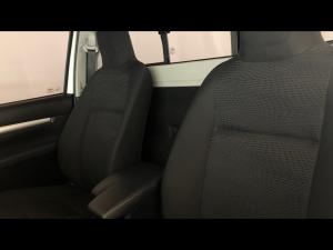 Toyota Hilux 2.4GD-6 single cab Raider manual - Image 11