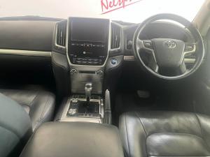 Toyota Land Cruiser 200 4.5D-4D V8 VX-R - Image 6
