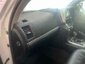 Toyota Land Cruiser 200 4.5D-4D V8 VX-R - Image 7