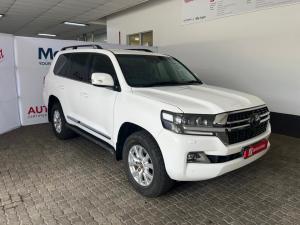 Toyota Land Cruiser 200 4.5D-4D V8 VX-R - Image 1