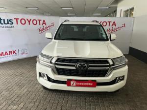 Toyota Land Cruiser 200 4.5D-4D V8 VX-R - Image 4