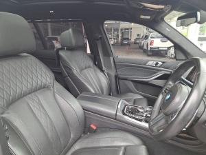 BMW X7 M50i - Image 16