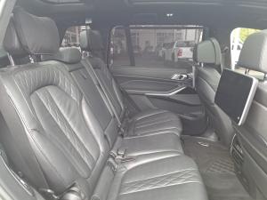 BMW X7 M50i - Image 17