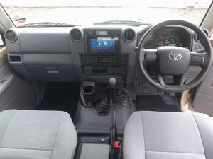 Toyota Land Cruiser 79 4.2D double cab - Image 6