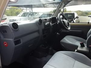 Toyota Land Cruiser 79 4.2D double cab - Image 7