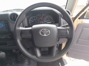 Toyota Land Cruiser 79 4.2D double cab - Image 8