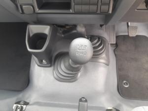 Toyota Land Cruiser 79 4.2D double cab - Image 10