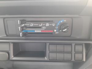 Toyota Land Cruiser 79 4.2D double cab - Image 12