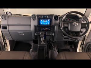 Toyota Land Cruiser 76 2.8GD-6 station wagon VX - Image 6