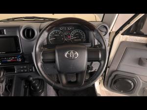 Toyota Land Cruiser 76 2.8GD-6 station wagon VX - Image 8