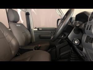 Toyota Land Cruiser 76 2.8GD-6 station wagon VX - Image 10