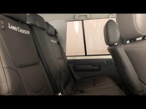 Toyota Land Cruiser 76 2.8GD-6 station wagon VX - Image 12