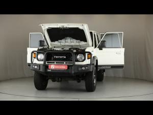 Toyota Land Cruiser 76 2.8GD-6 station wagon VX - Image 28