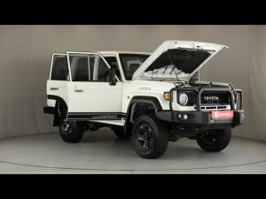 Toyota Land Cruiser 76 2.8GD-6 station wagon VX - Image 29