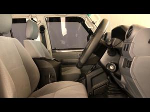 Toyota Land Cruiser 79 2.8GD-6 double cab auto - Image 27