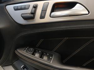 Mercedes-Benz ML ML63 AMG - Image 21