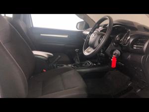 Toyota Hilux 2.4GD-6 single cab Raider manual - Image 9