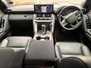 Toyota Land Cruiser 300 3.3D GR-Sport - Image 6