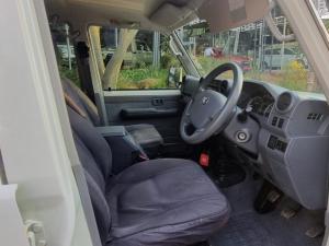 Toyota Land Cruiser 76 4.5D-4D V8 station wagon LX - Image 7