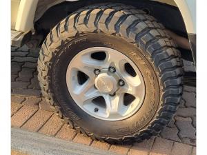 Toyota Land Cruiser 76 4.5D-4D V8 station wagon LX - Image 8