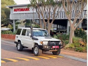 Toyota Land Cruiser 76 4.5D-4D V8 station wagon LX - Image 1