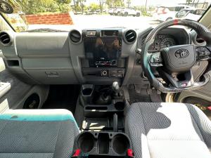 Toyota Land Cruiser 76 4.5D-4D V8 station wagon LX - Image 6