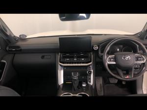 Toyota Land Cruiser 300 3.3D GR-Sport - Image 6