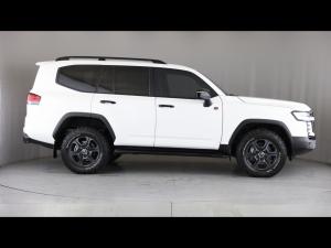 Toyota Land Cruiser 300 3.3D GR-Sport - Image 3
