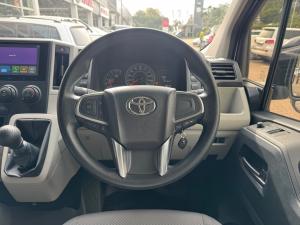 Toyota Quantum 2.8 LWB panel van manual - Image 8