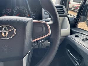Toyota Quantum 2.8 LWB panel van manual - Image 10