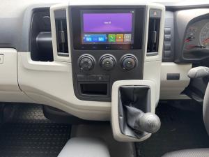 Toyota Quantum 2.8 LWB panel van manual - Image 12