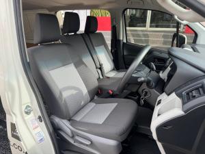 Toyota Quantum 2.8 LWB panel van manual - Image 14