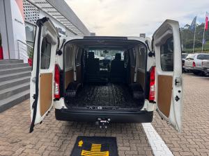 Toyota Quantum 2.8 LWB panel van manual - Image 15