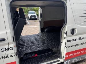Toyota Quantum 2.8 LWB panel van manual - Image 15