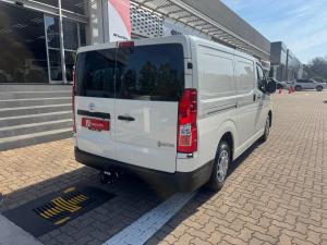Toyota Quantum 2.8 LWB panel van manual - Image 2