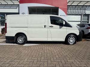 Toyota Quantum 2.8 LWB panel van manual - Image 3