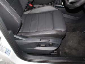 Volkswagen T-ROC 2.0 TSI 4M R-LINE DSG - Image 17