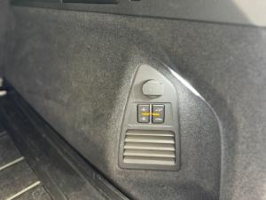 Volkswagen Touareg 3.0 TDI V6 Executive - Image 13