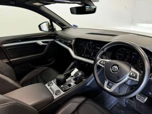 Volkswagen Touareg 3.0 TDI V6 Executive - Image 7