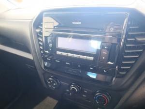 Isuzu D-Max 1.9TD single cab L 4x4 manual - Image 10