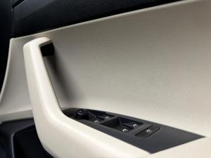 Volkswagen Polo sedan 1.6 manual - Image 22