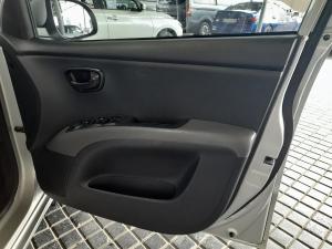 Hyundai i10 1.25 Fluid - Image 12