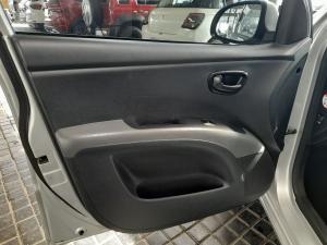 Hyundai i10 1.25 Fluid - Image 13