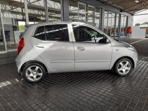 Hyundai i10 1.25 Fluid - Image 8