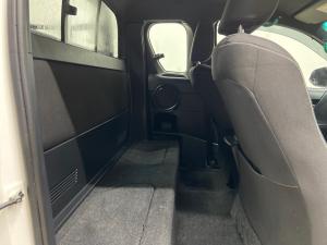 Toyota Hilux 2.8GD-6 Xtra cab 4x4 Legend manual - Image 17