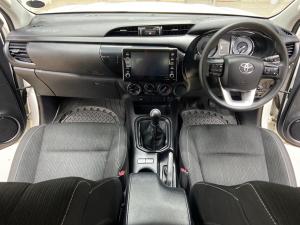 Toyota Hilux 2.4GD-6 double cab Raider manual - Image 6