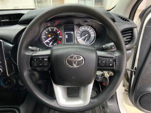 Toyota Hilux 2.4GD-6 double cab Raider manual - Image 8