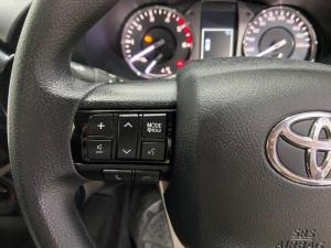 Toyota Hilux 2.4GD-6 double cab Raider manual - Image 9